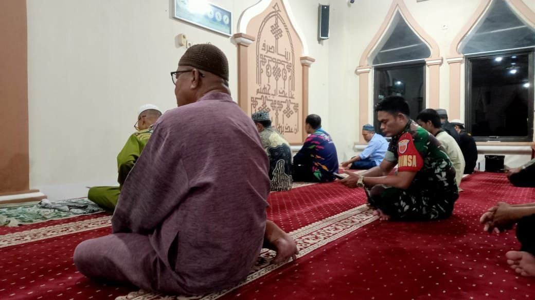 Babinsa Kodim 1420/Sidrap Safari Subuh dan Komsos Bersama Warga