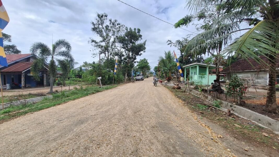 Warga Asinua Kini Nikmati Jalan Baru Hasil TMMD 125 Kodim 1417/Kendari