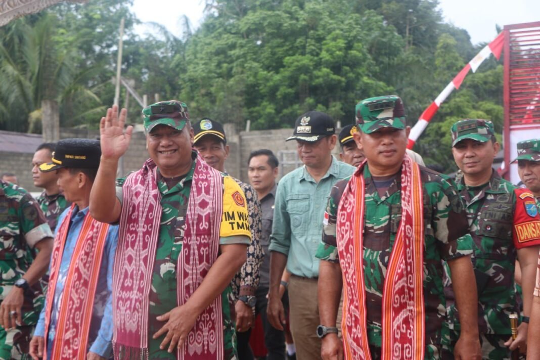 Ketua Tim Wasev Sapa Warga Desa Sungai Pengga