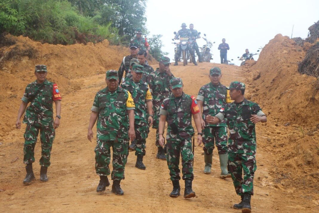 WASEV TMMD TINJAU LANGSUNG SASARAN DI WILAYAH KODIM SINTANG, KADES SUNGAI PENGGA SAMPAIKAN TERIMA KASIH