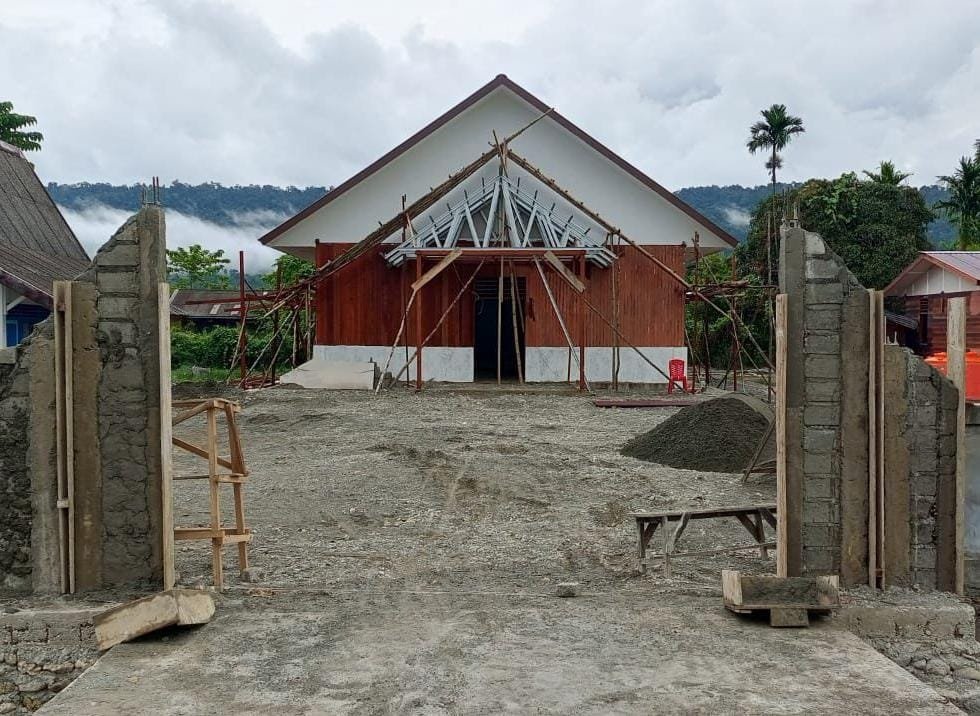 Pembangunan Gapura Gereja Talitakum TMMD 125 Kodim 1705/Nabire Capai 25 Persen
