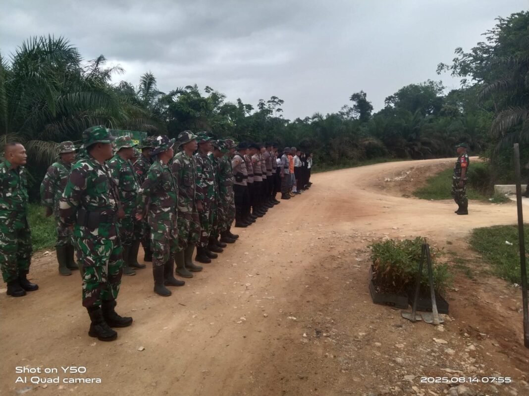 TNI, Polres, Perangkat Desa, dan Pelajar Tanam Pohon di Lokasi TMMD Reguler ke-125