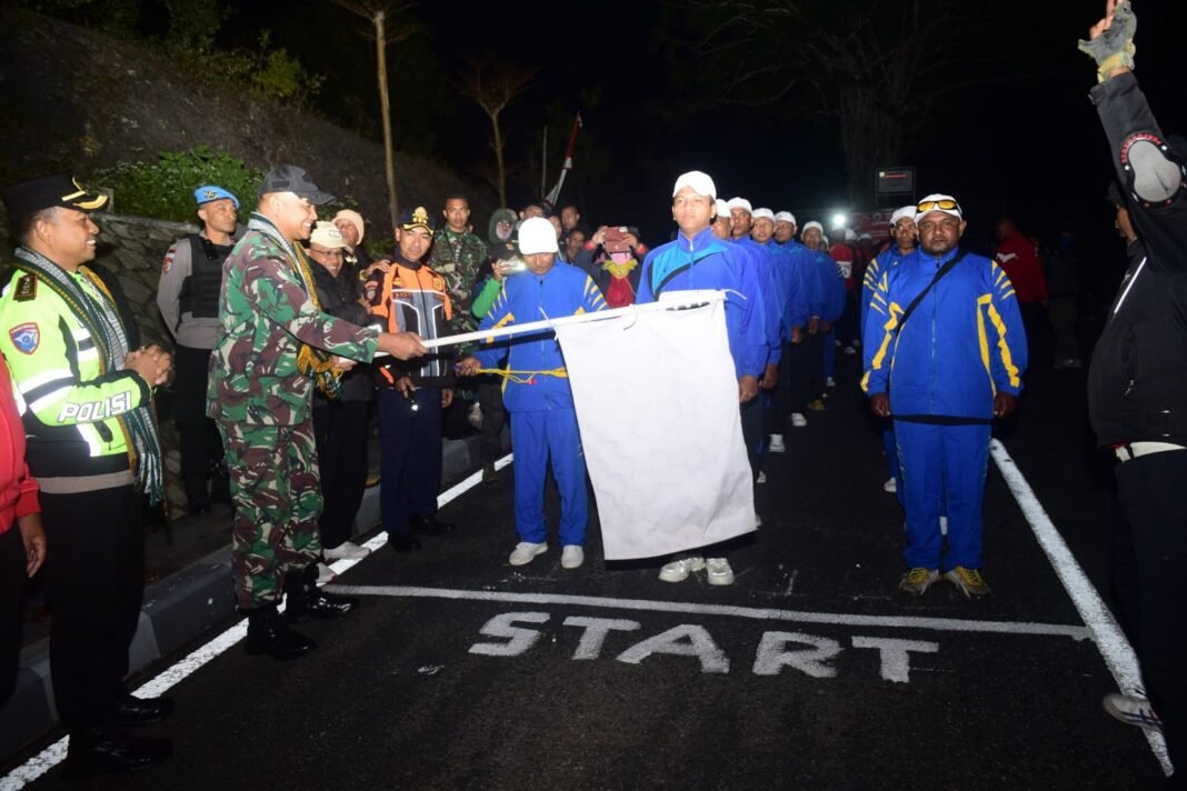 Semarak HUT ke-80 RI, Dandim 1621/TTS Bersama Forkopimda Kab.TTS Lepas 13 Regu Lomba Gerak Jalan 45 KM