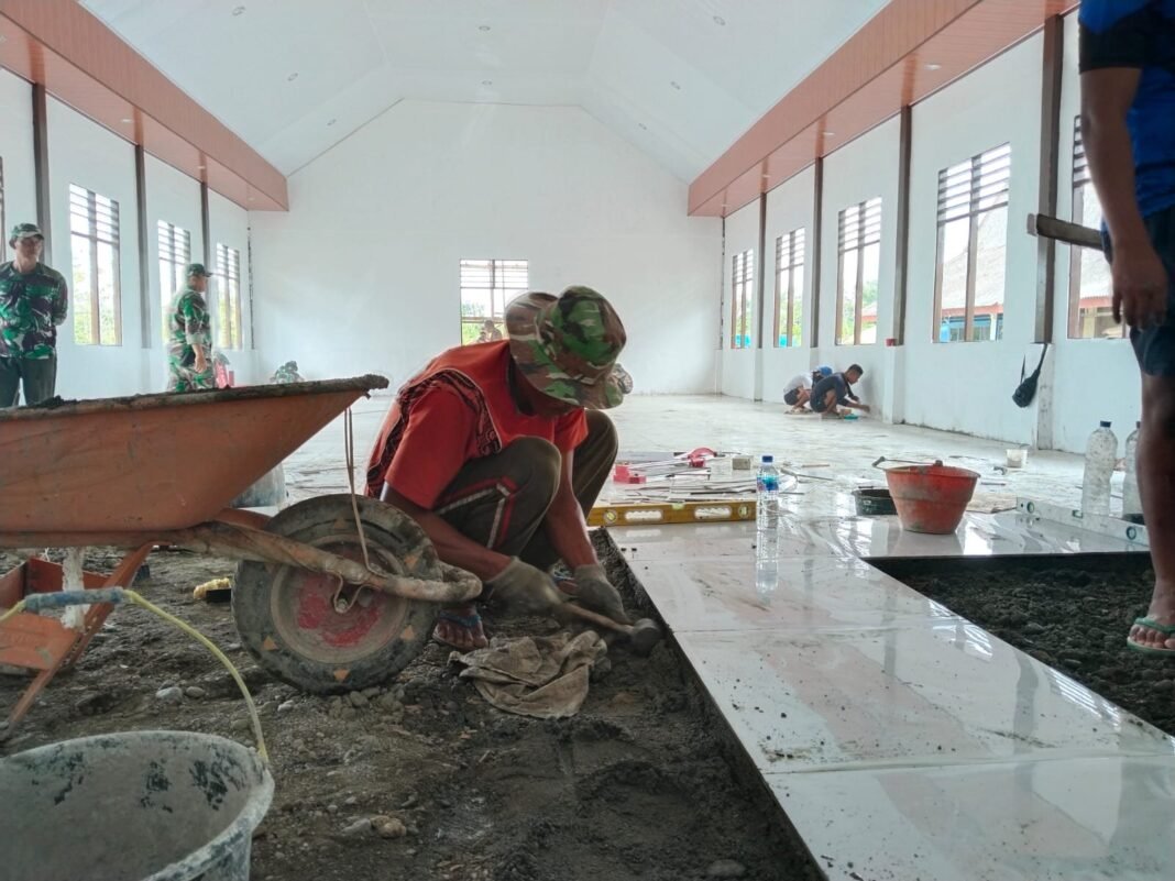 Perkembangan Pembangunan Lantai Gereja GKI Talitakum TMMD ke-125 Kodim 1705/Nabire Terus Berjalan