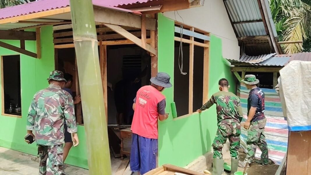 Sentuhan Akhir Satgas TMMD 125 Kodim Mukomuko, Pengecatan RTLH Mulai Dilakukan di Sumber Makmur