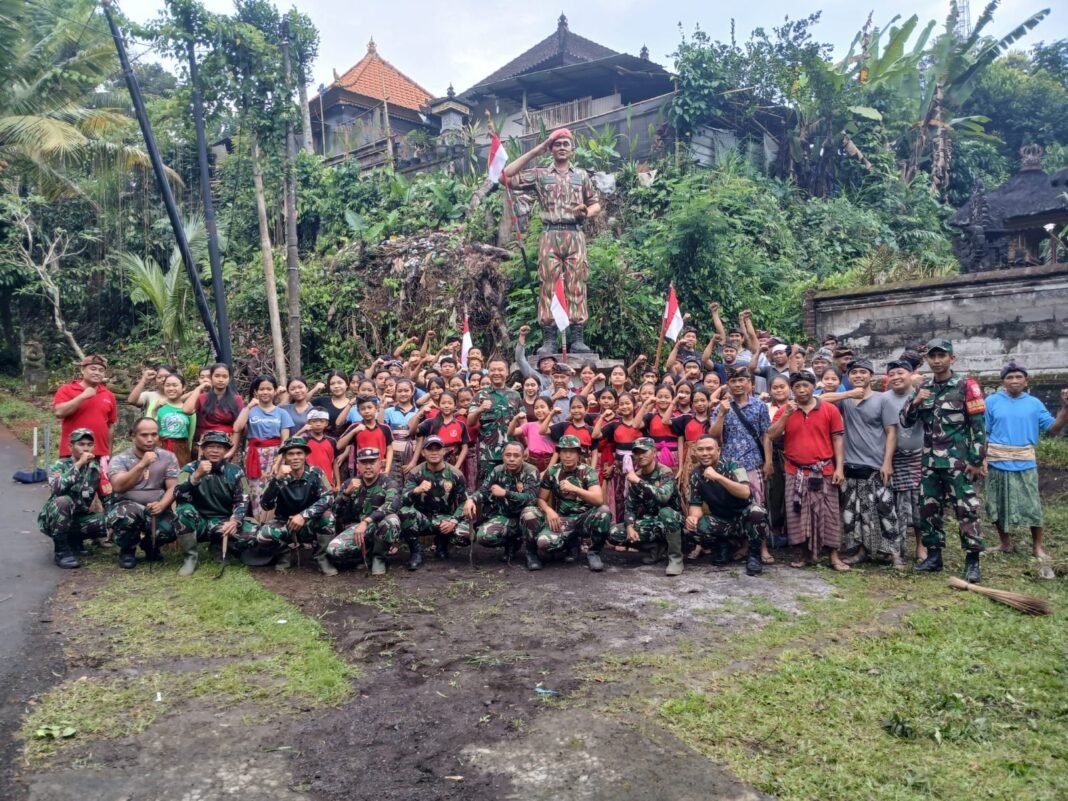 TNI Bersama Warga Jelekungkang Wujudkan Lingkungan Bersih Menjelang HUT RI Ke-80