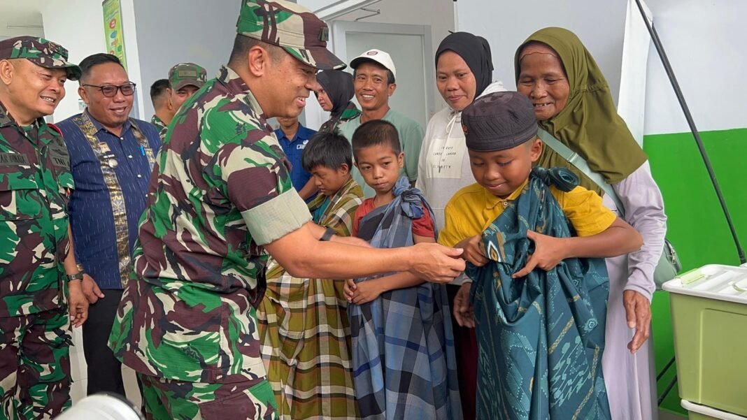 Tim Wasev Interaksi Langsung Dengan Masyarakat Di Lokasi Sasaran TMMD 125 Kodim 1417/Kdi