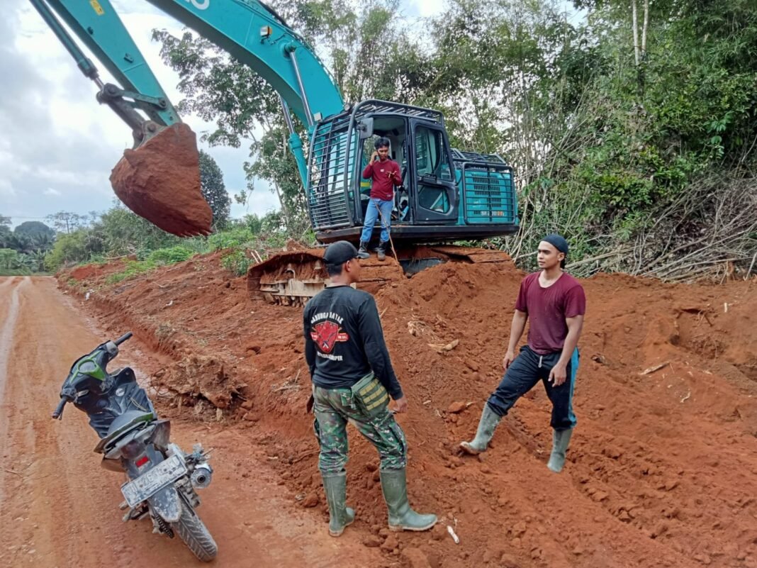 TMMD Reguler ke-125 Kodim 1017/Lmd Rampungkan Pembersihan Saluran Drainase 2.500 Meter