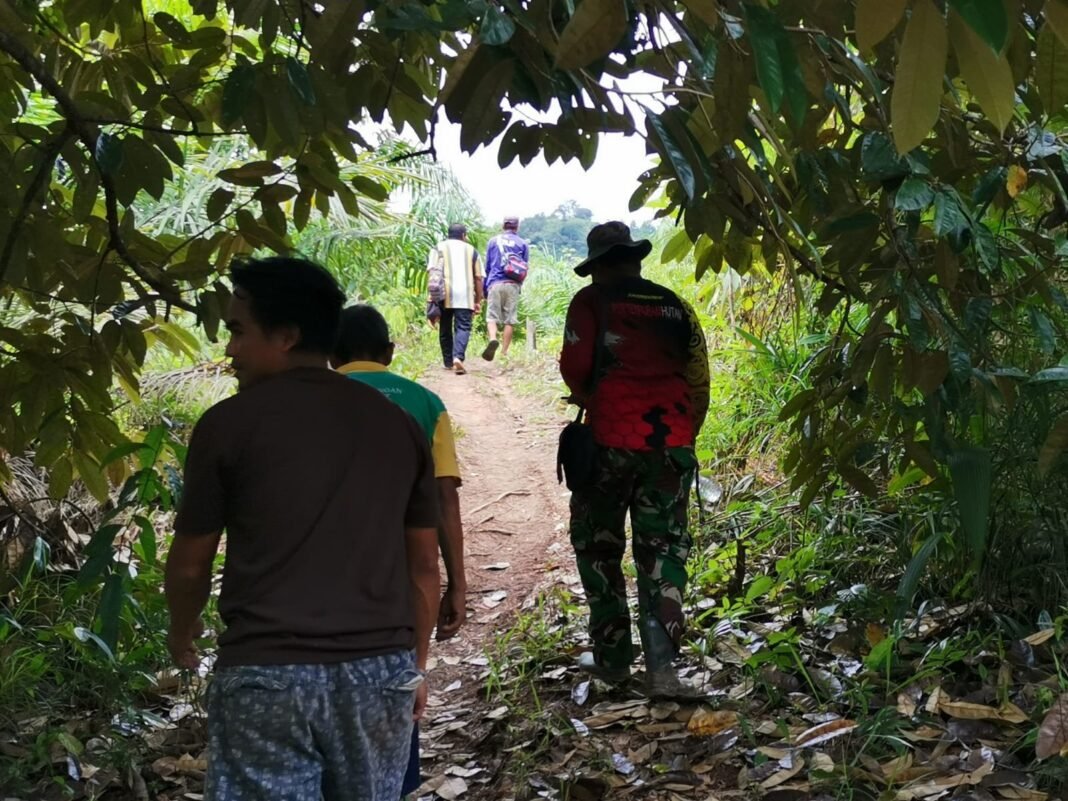 Gotong Royong Warga dan TNI, Survei Rute TMMD Sintang Jadi Simbol Kebersamaan