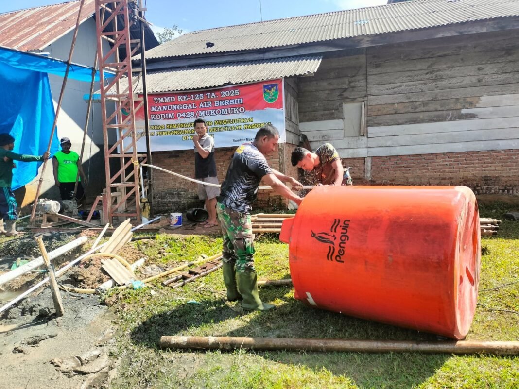 Satgas TMMD ke-125 Kodim 0428/Mukomuko Siapkan Toren untuk Penampung Air Bersih di Pesantren Wonosalam