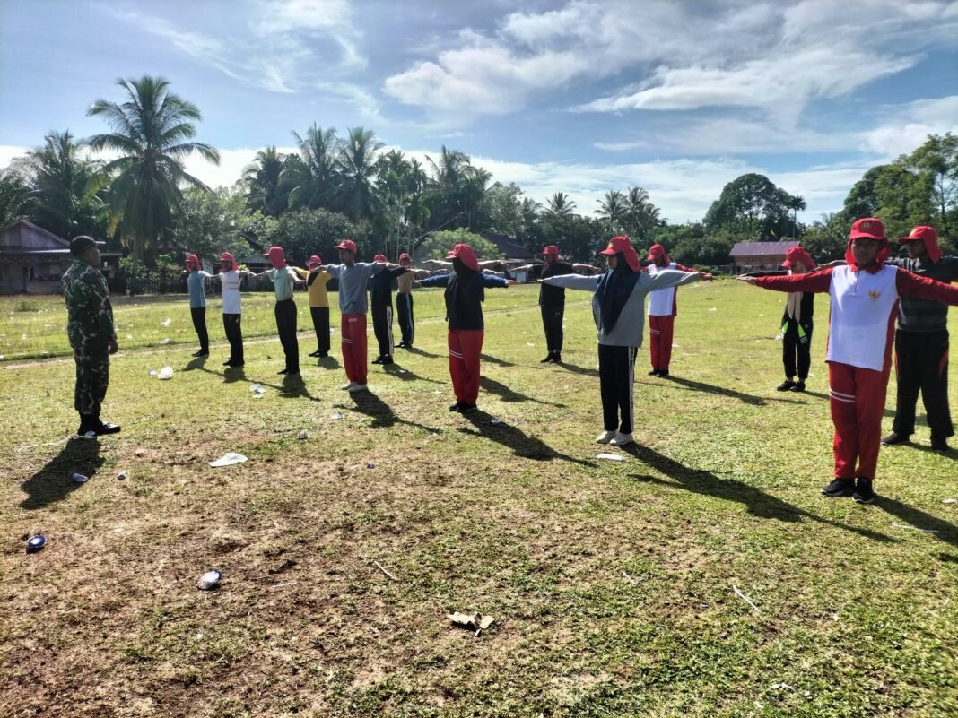 Babinsa Panga dan Polsek Panga Latih Paskibra Kecamatan untuk HUT RI ke-80