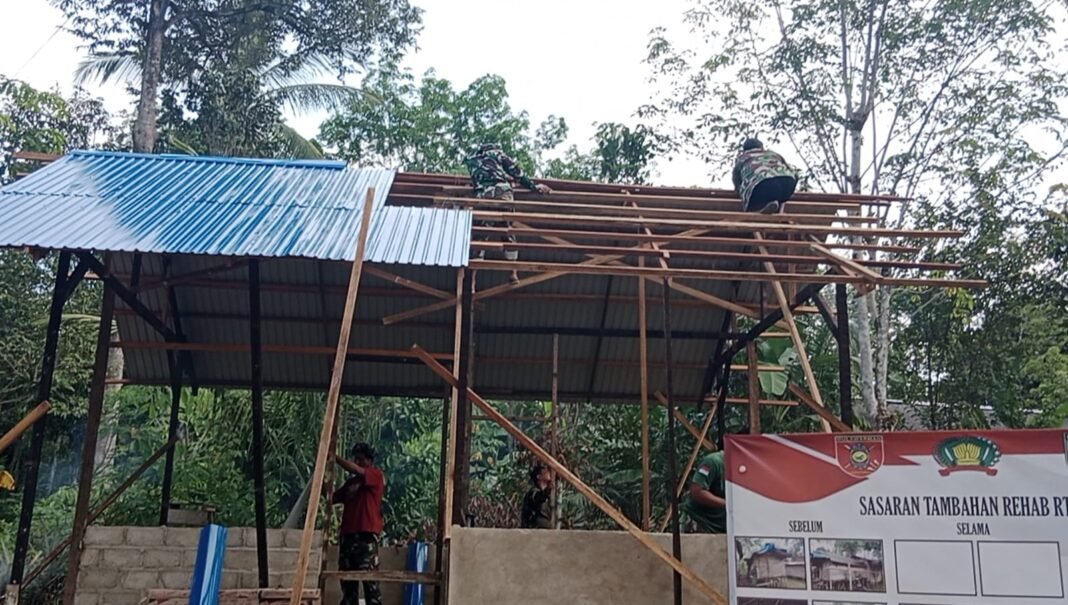 Pemasangan Atap, Satgas TMMD Kodim Banjar Rehab RTLH