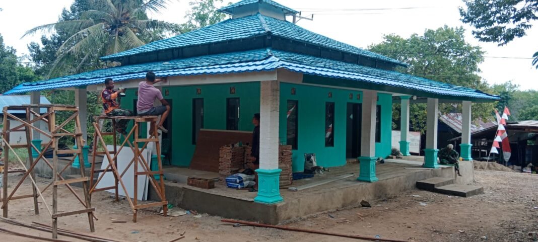 Tangan Terampil Anggota Satgas TMMD Kodim 1006/Banjar, Proses Perehaban Musholla di Belimbing Lama