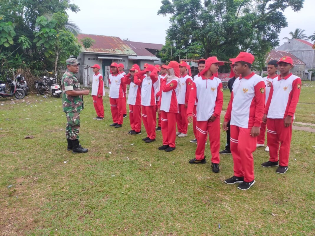 Babinsa Panga Gelar Kelas Lapangan Wawasan Kebangsaan untuk Siswa SMA/SMK