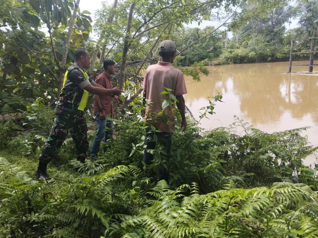 Waspada Banjir, Babinsa Koramil 03 Kaway XVI Sertu Anton Sosialisasi di Desa Binaan