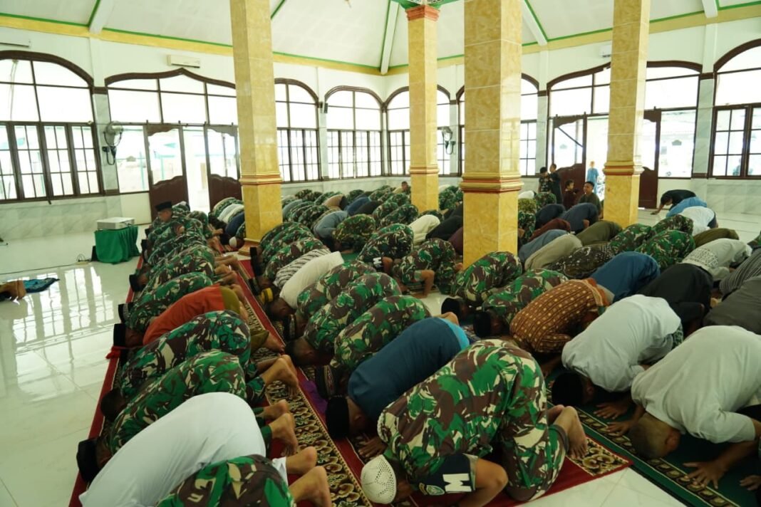 Doa Bersama dan Sujud Syukur Warnai Peringatan HUT RI ke-80 di Korem 012/TU