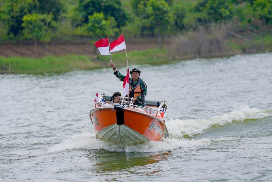 Berkibar di Langit Biru, Bendera Merah Putih Satgas TMMD Jadi Penanda Semangat Juang