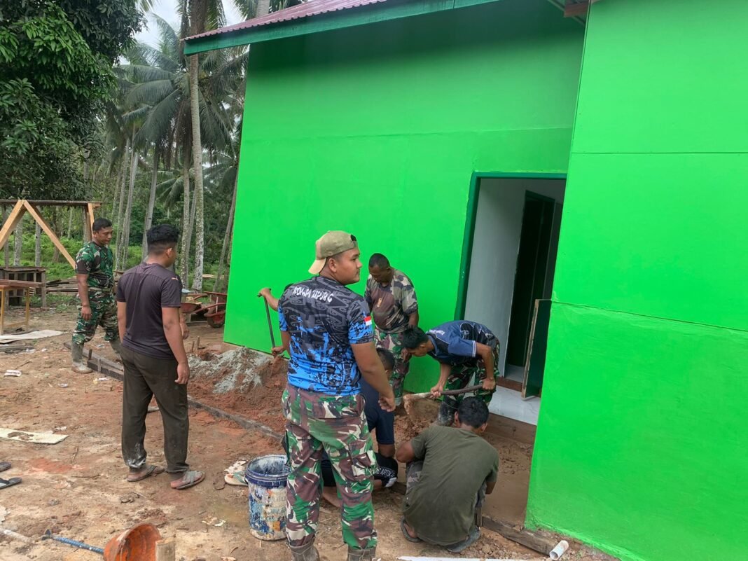 Air Mata Haru Mengalir, Rahman Kini Miliki Rumah Layak Berkat TMMD