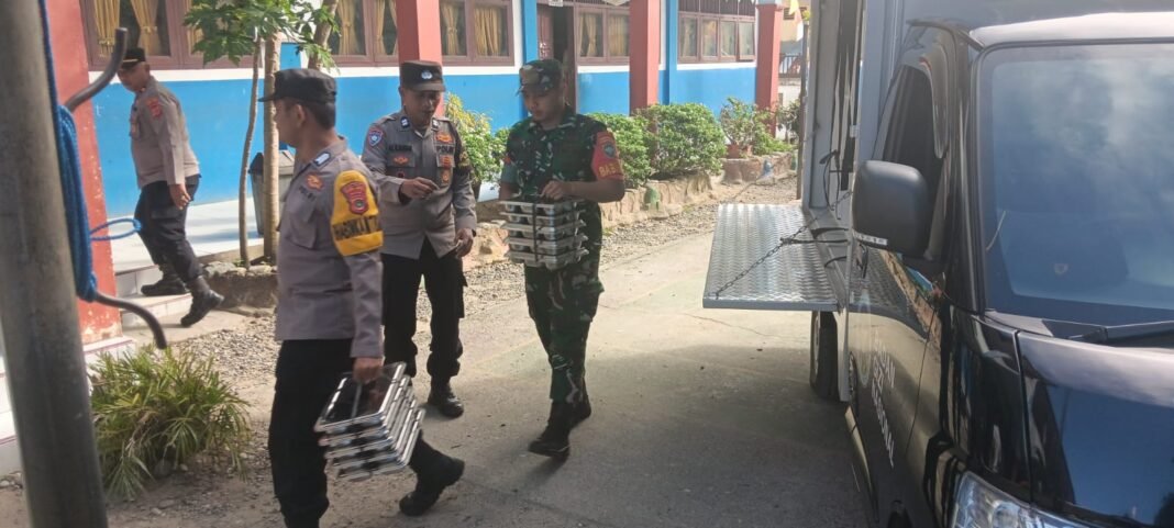 Babinsa Koramil 06/Teunom Dampingi Pendistribusian Makan Bergizi di SDN 1 Teunom