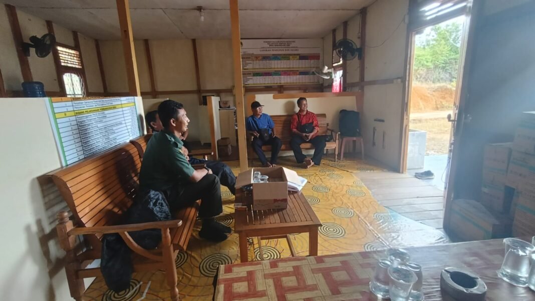 Babinsa Simpang Hulu Komsos dengan Tokoh Masyarakat di Wilayah Binaan