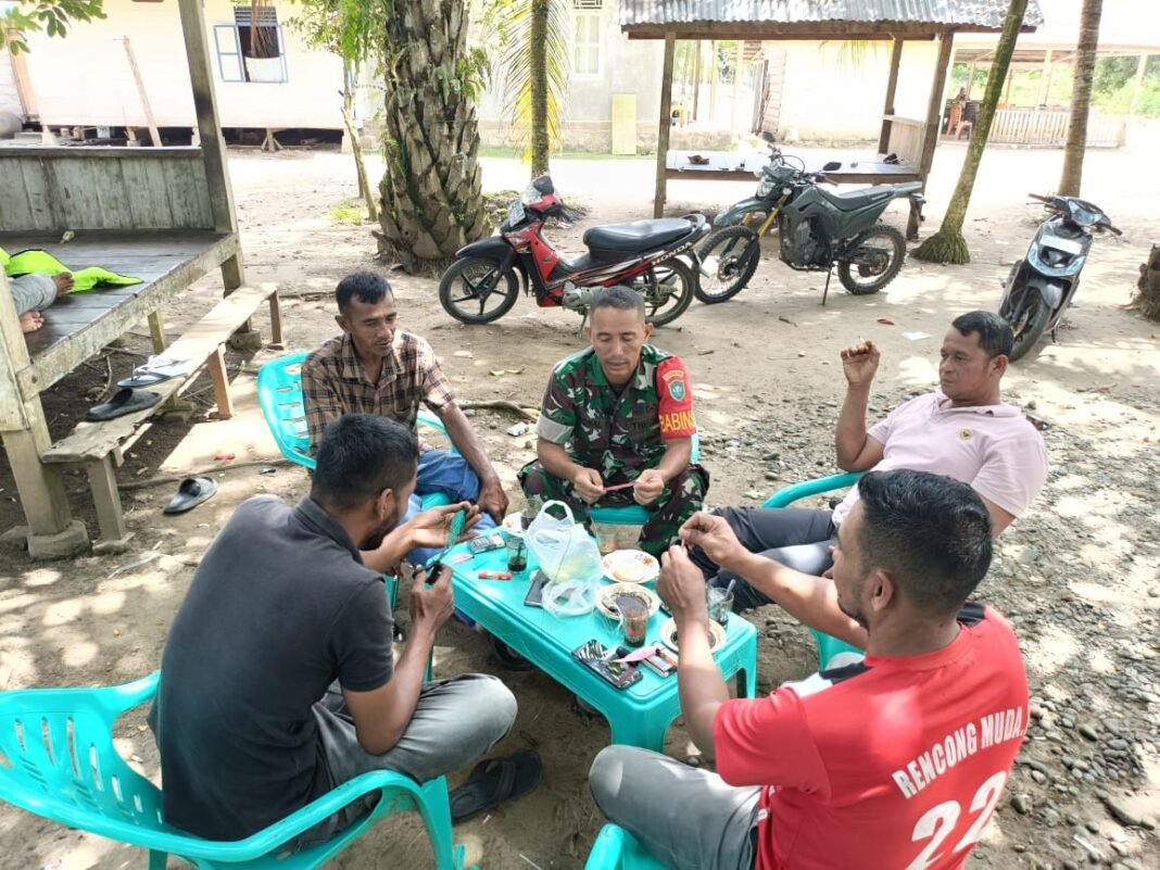 Babinsa Pos Ramil Darul Hikmah Imbau Pemuda Desa Gunong Cut untuk Jauhi Narkoba dan Judi Online