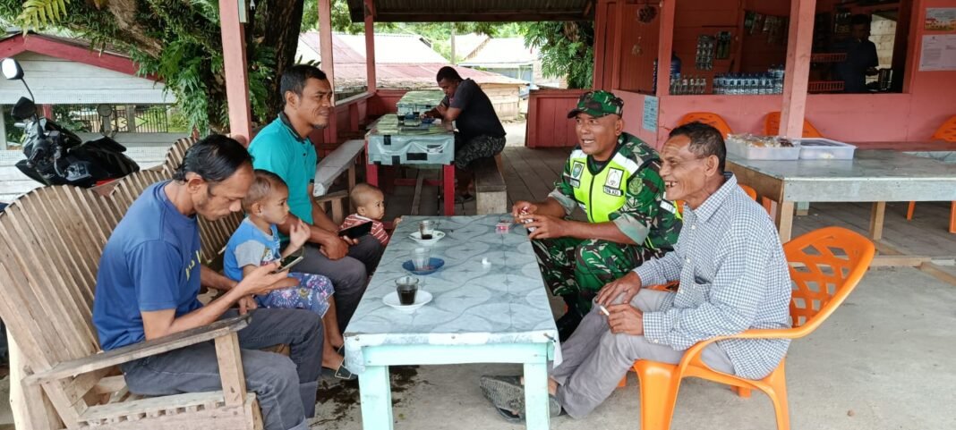 Babinsa Setia Bakti Jembatani Solusi Kelangkaan Gas Elpiji di Desa Sawang
