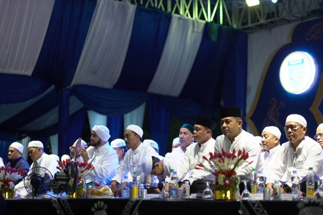 Dandim 1006/Banjar Hadiri Acara Banjar Bersholawat Bersama Habib Syech