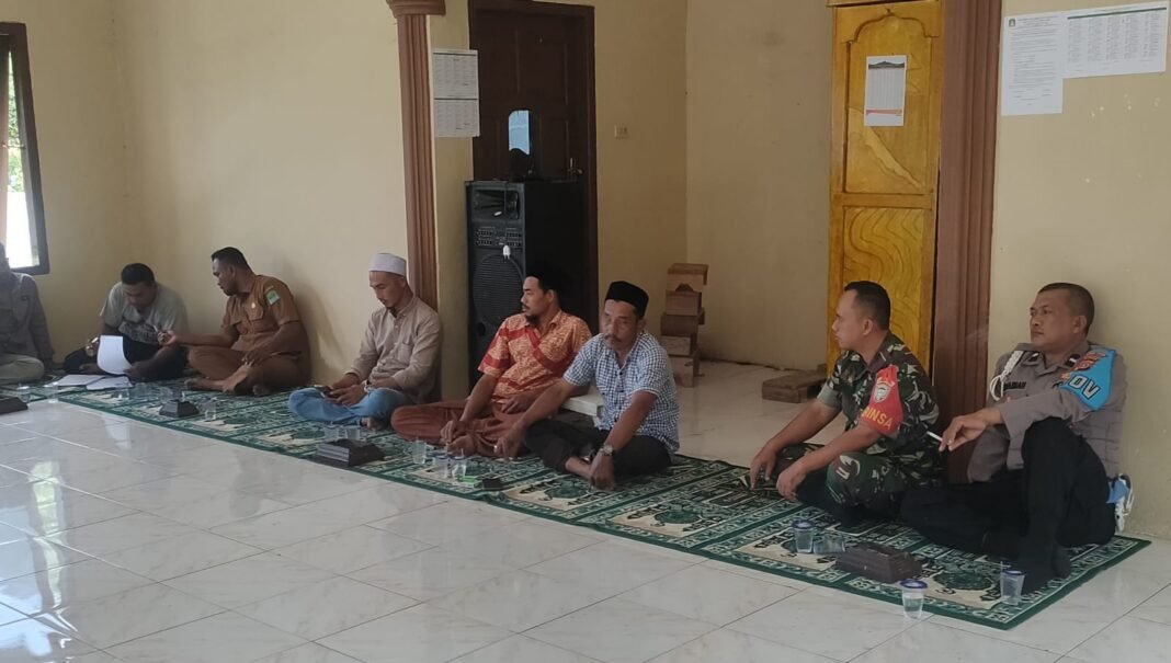 Babinsa Hadiri Rapat Penyelesaian Sengketa Tanah Warga di Kruengno, Jaga Harmoni Masyarakat