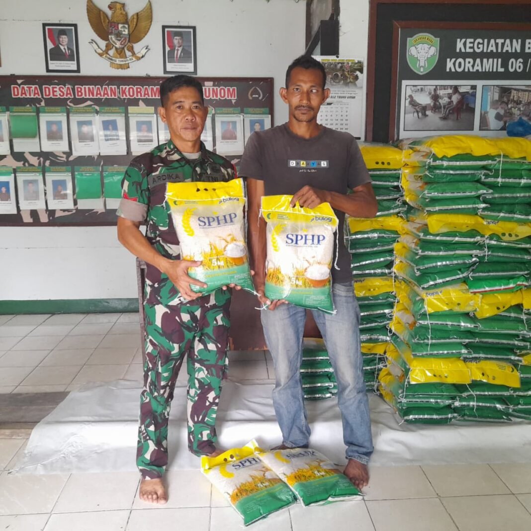 Babinsa Teunom Fasilitasi Gerakan Pangan Murah Bulog SPHP untuk Warga