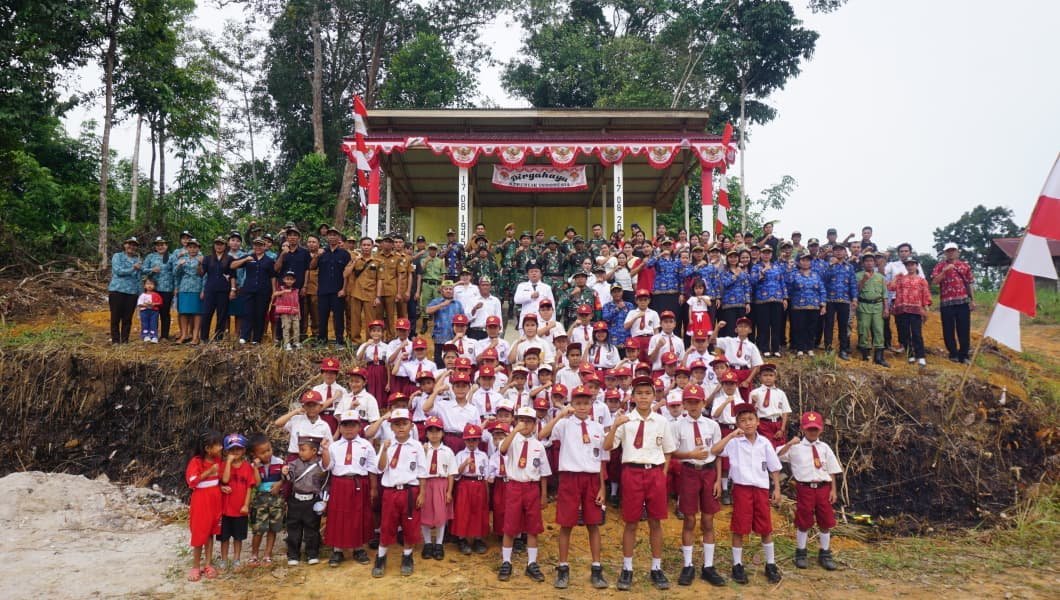 Dengan Adanya TMMD 125 Untuk Pertama Kalinya, Desa Sungai Pengga Gelar Upacara HUT RI ke-80