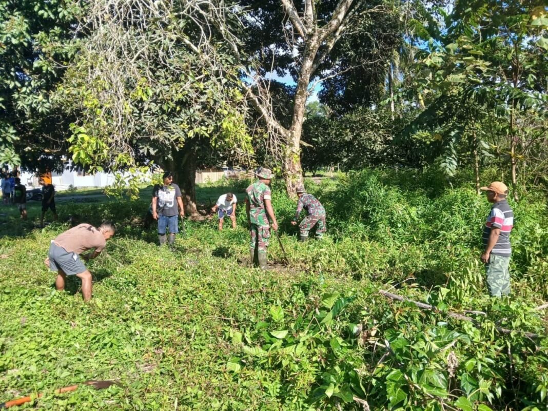Semangat Gotong royong Koramil 1508-04/Malifut Bersama Warga Lakukan Aksi Nyata Peduli Lingkungan