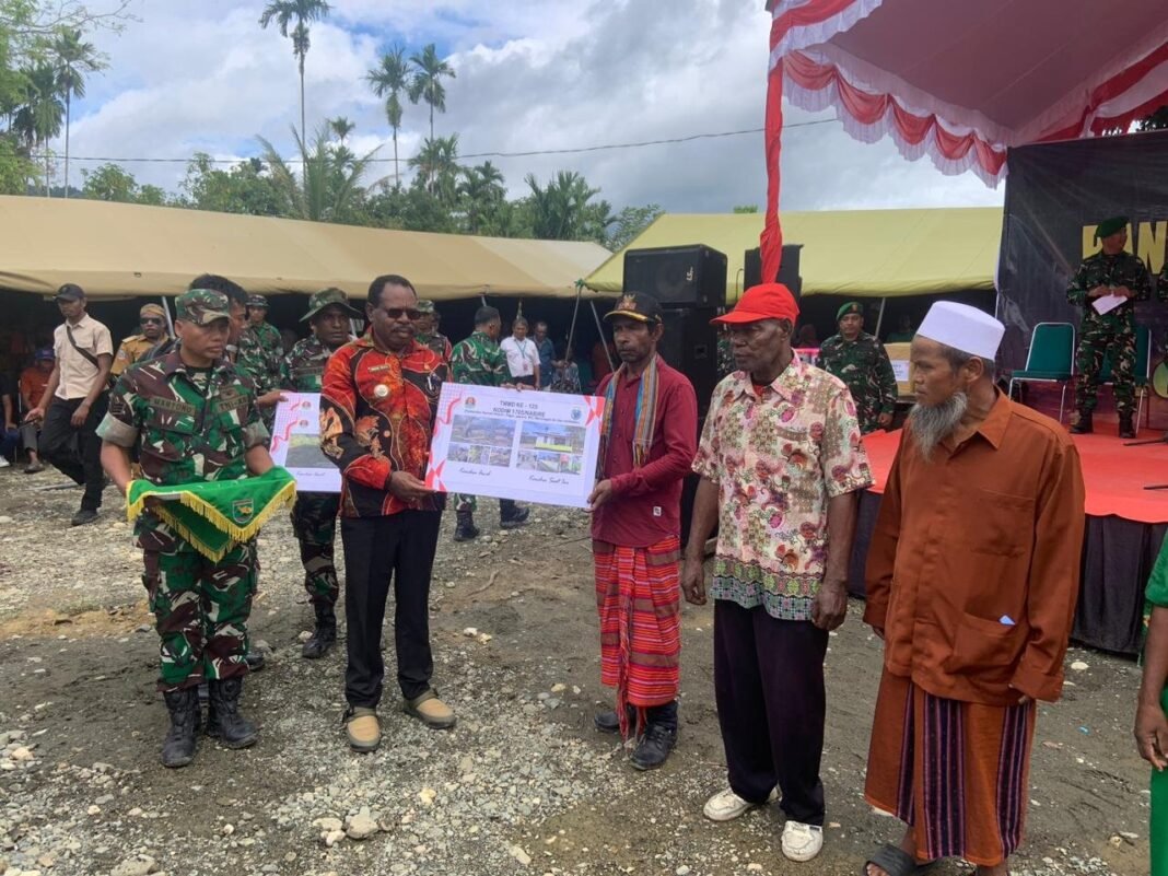 Bupati Nabire Serahkan Hasil TMMD Ke-125 Kodim 1705/Nabire kepada Pemerintah Desa Manunggal Jaya
