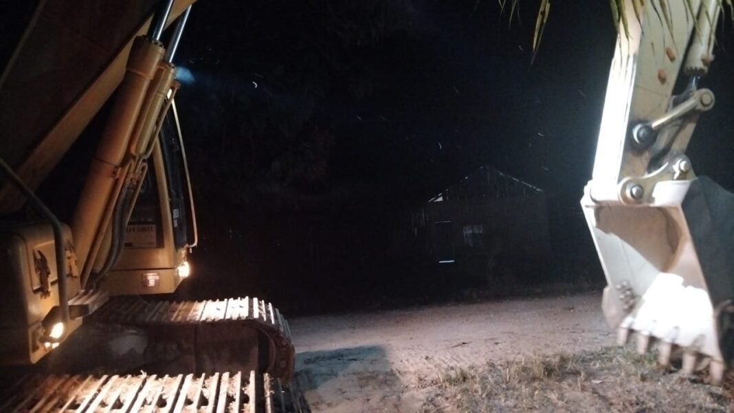 Satgas TMMD 125 Kodim 1417/Kendari Maksimalkan Sisa Waktu dengan Lembur Malam