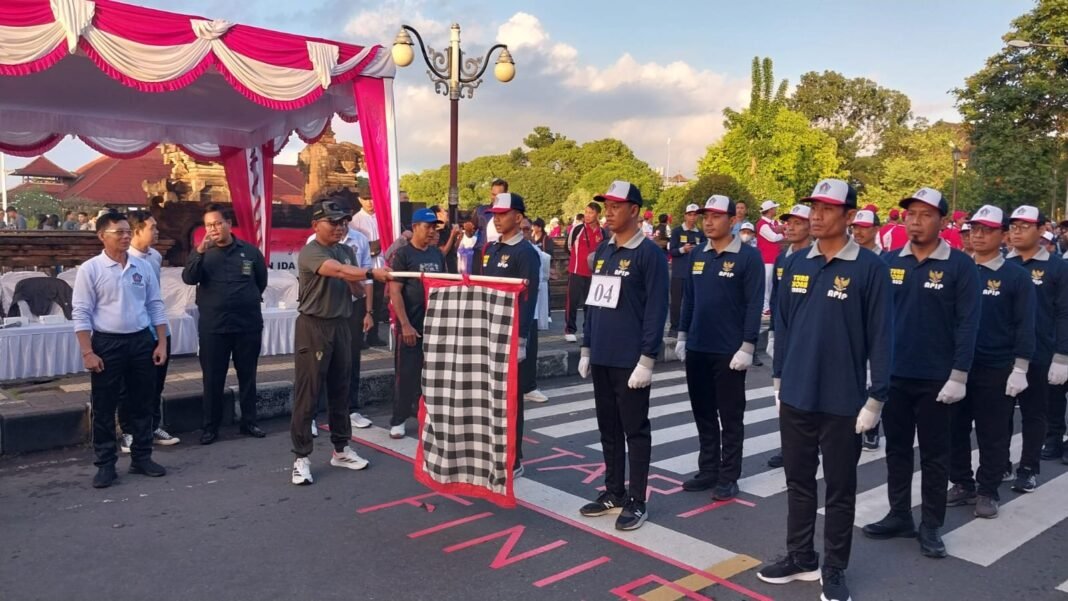 Dandim Dampingi Bupati Klungkung Lepas Lomba Gerak Jalan Tingkat SMA Dan Umum Putra