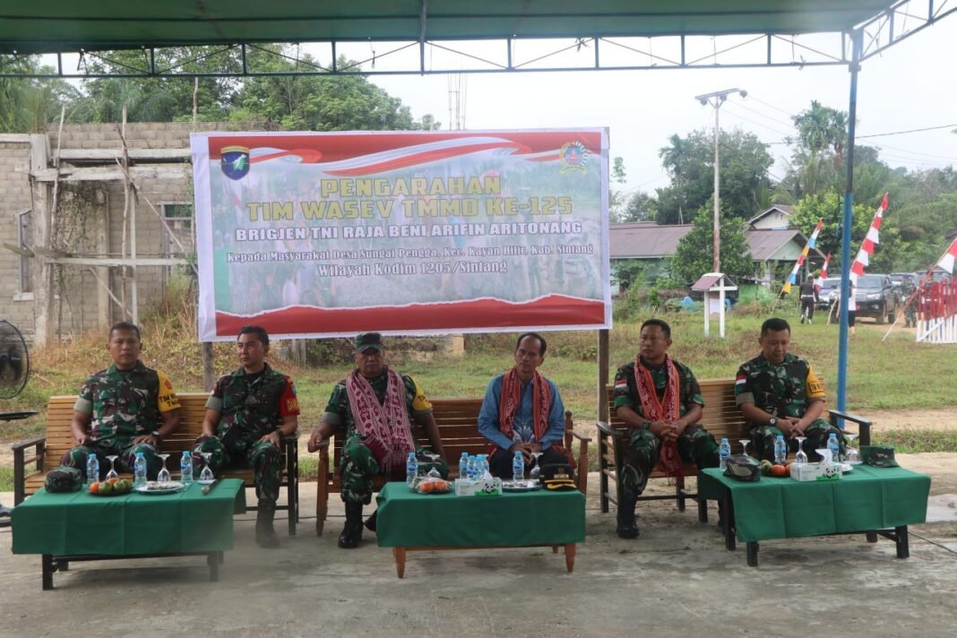 TMMD ke-125 Kodim 1205/Sintang Bangun Kebersamaan Warga Sungai Pengga