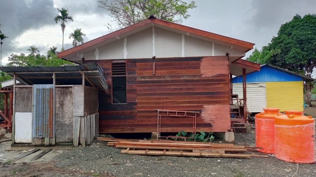 Rumah Pastori TMMD 125 Kodim 1705/Nabire Siapkan Pemasangan Toren Air