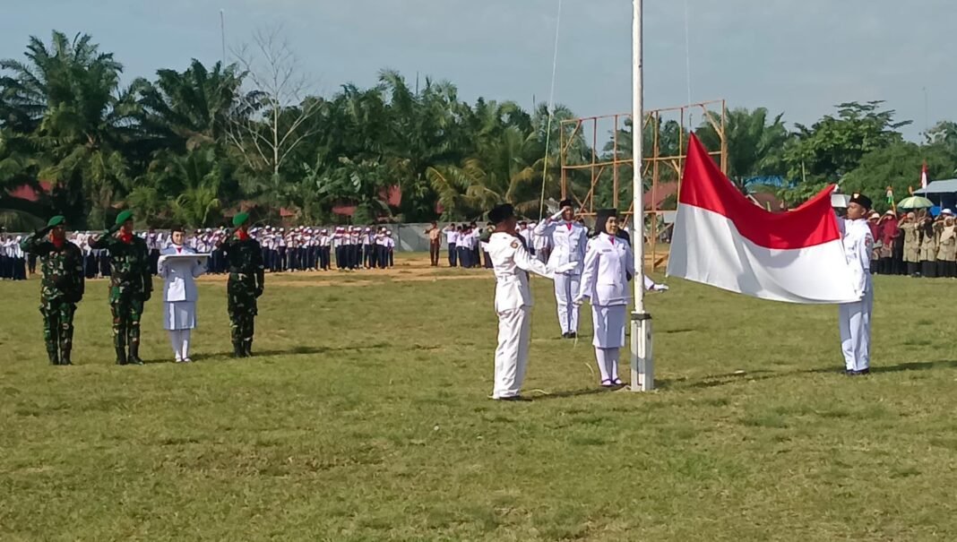 Satgas TMMD 125 Kodim 0428/Mukomuko dan Warga Gelar Upacara HUT RI ke-80 dengan Khidmat di Desa Sumber Makmur