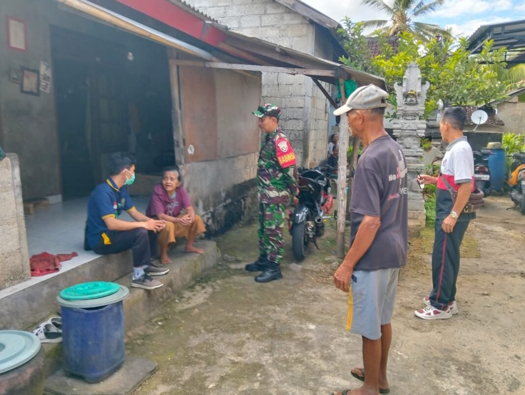 Respon Cepat Nakes Dan Babinsa Bunga Mekar Atensi ODGJ Mengamuk Di Banjar Gelagah