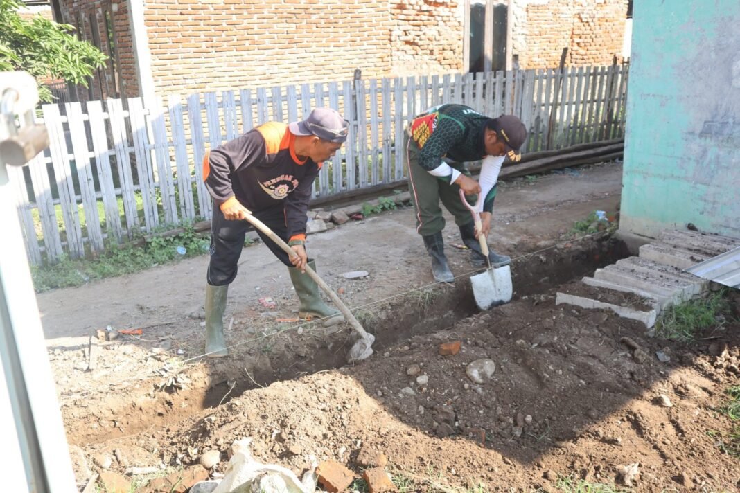 Satgas TMMD ke-125 Gali Pondasi Pagar Pustu Kalabeso Demi Layanan Kesehatan Lebih Nyaman