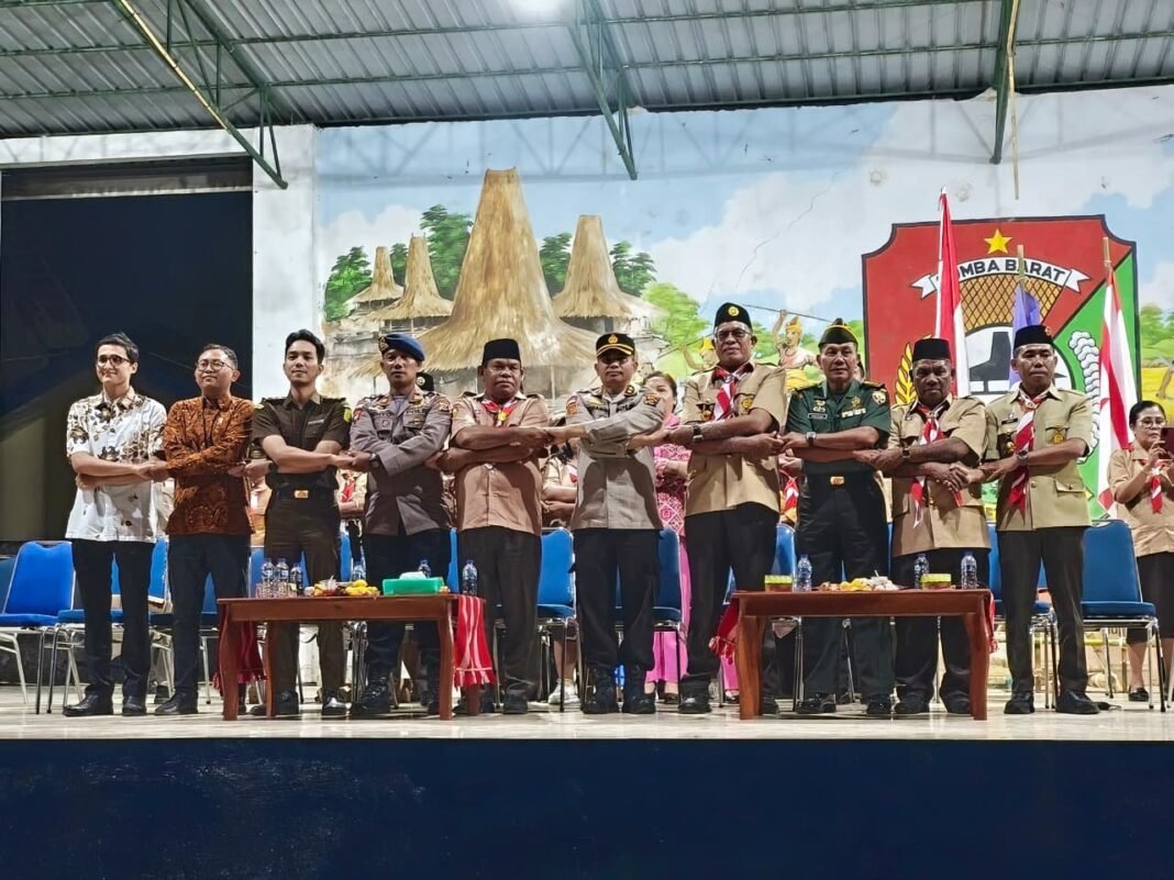 Pawai Obor Pramuka Warnai Malam Peringatan HUT Pramuka di Waikabubak