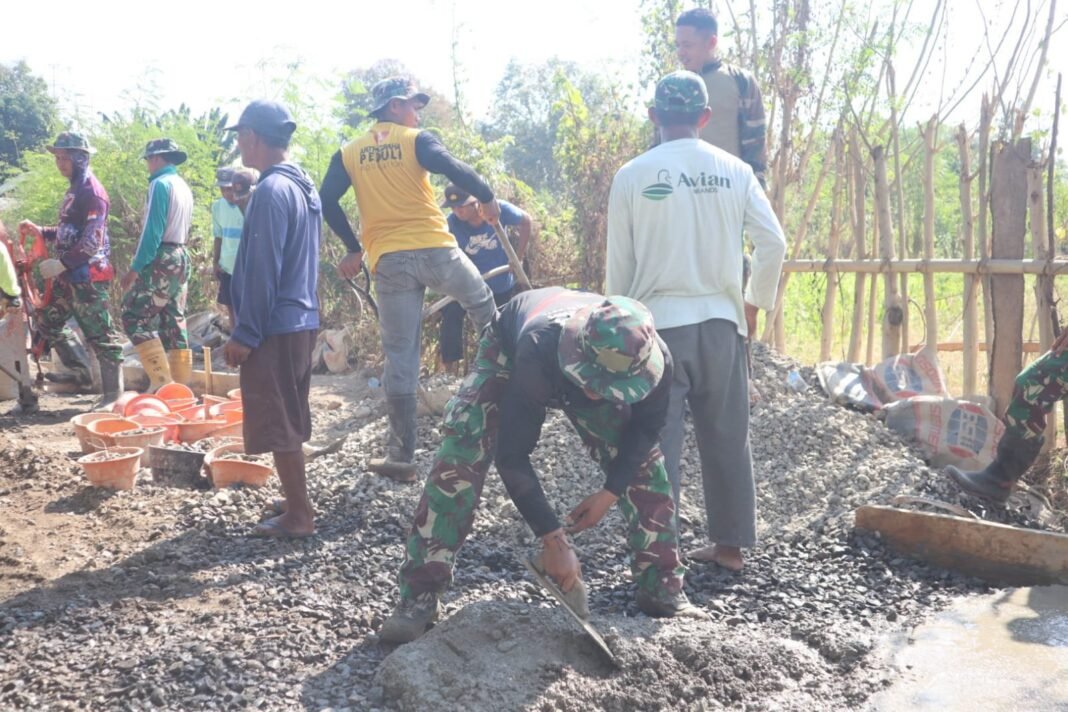 Satgas TMMD 125 dan Warga Kompak Tuntaskan Pengecoran Jembatan Limpas