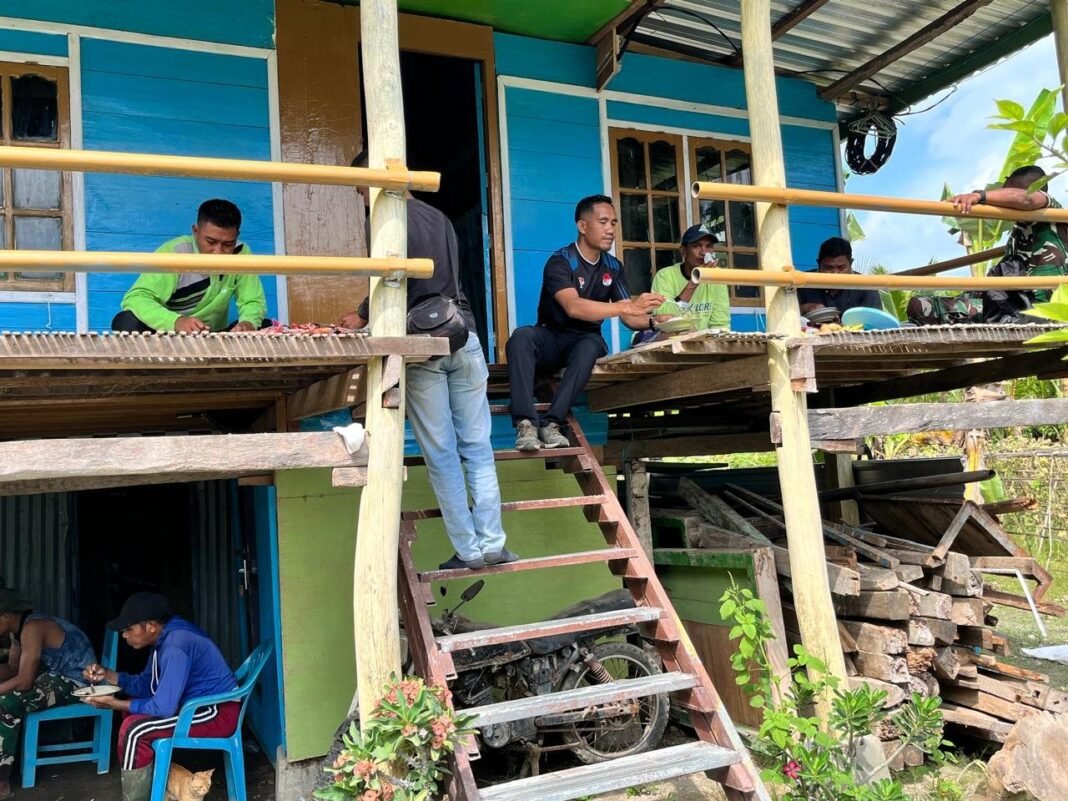 Hangatnya Kebersamaan, Warga Kalabeso Gelar Makan Bersama Satgas TMMD 
