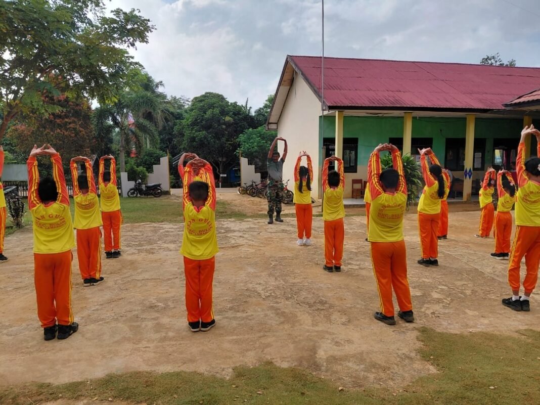 Satgas TMMD 125 Kodim 1017/Lamandau Ajak Siswa SD Negeri Batu Kotam Senam Pagi