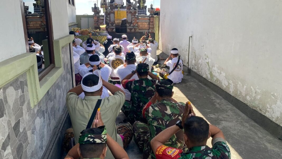 Koramil 1626-04/Kintamani Gelar Upacara Piodalan, Wujudkan Rasa Syukur dan Kebersamaan
