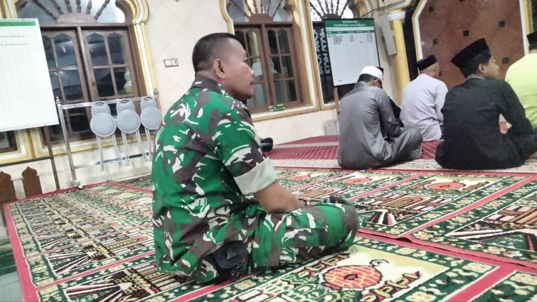 Babinsa Kodim 1420/Sidrap Gelar Safari Subuh dan Komsos, Jalin Silaturahmi dan Pantau Situasi Wilayah