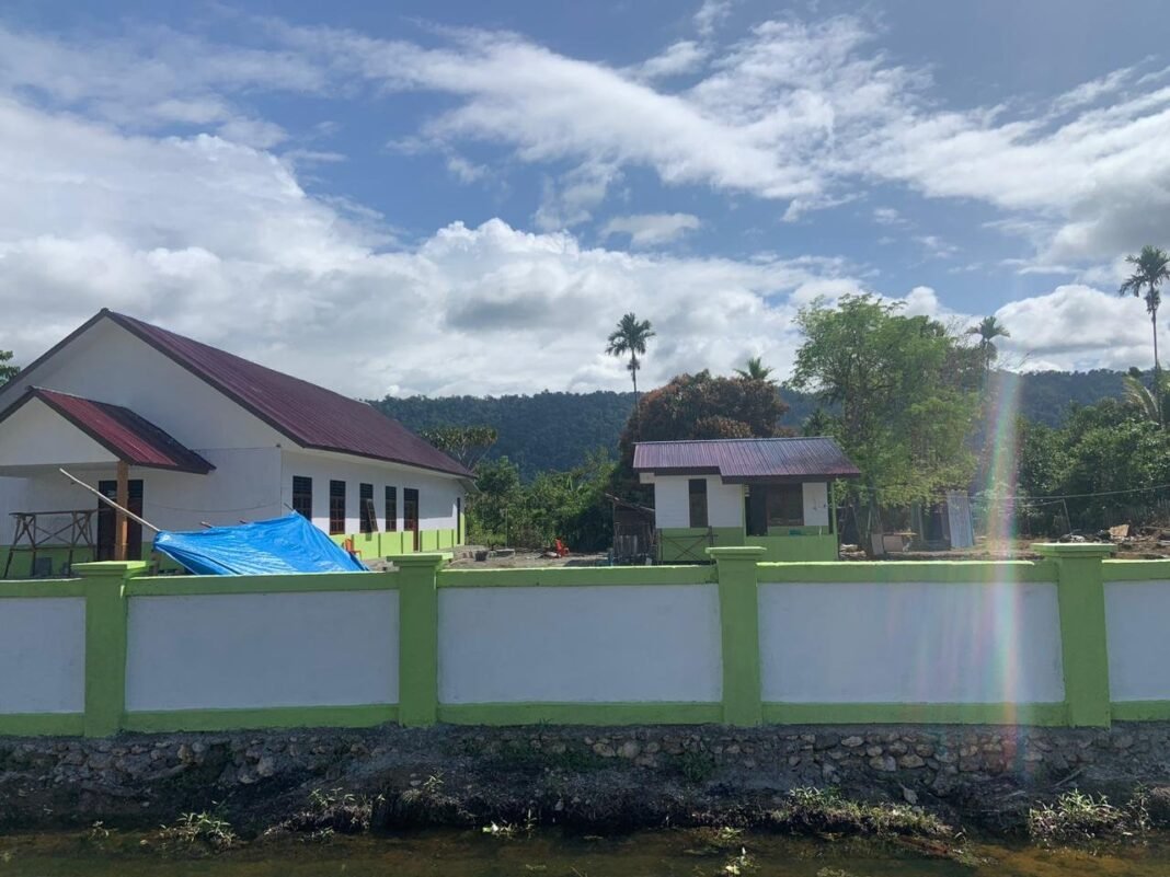 Pembangunan Pagar dan Gapura Gereja Talitakum Wujud Sinergi Satgas TMMD 125 dan Masyarakat Nabire