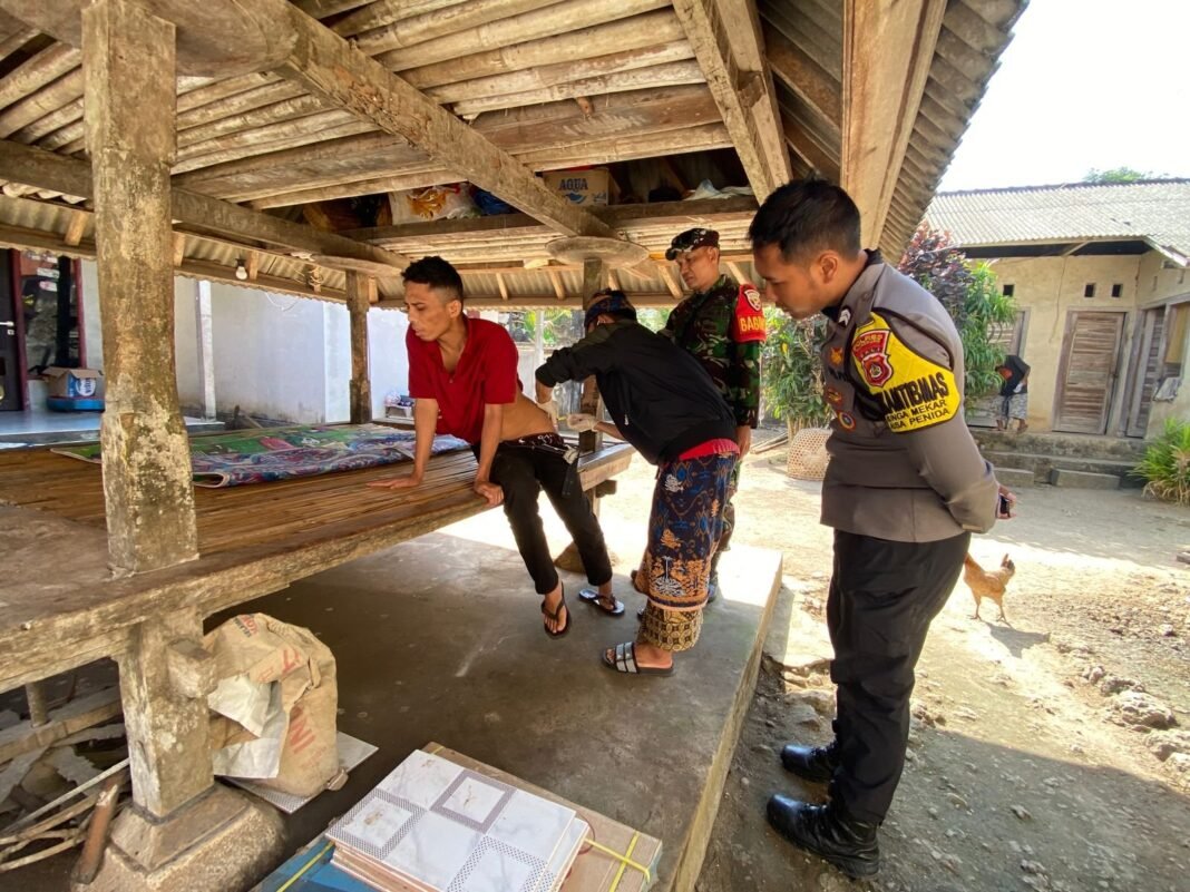 Pastikan Kondisi ODGJ Baik, Babinsa Bunga Mekar Bersama Puskesmas Lakukan Pemeriksaan Kesehatan