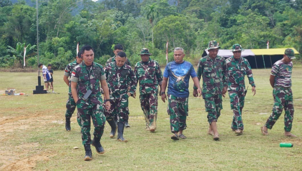 Kasiter Korem dan Dandim Sintang Siapkan Penutupan TMMD ke-125