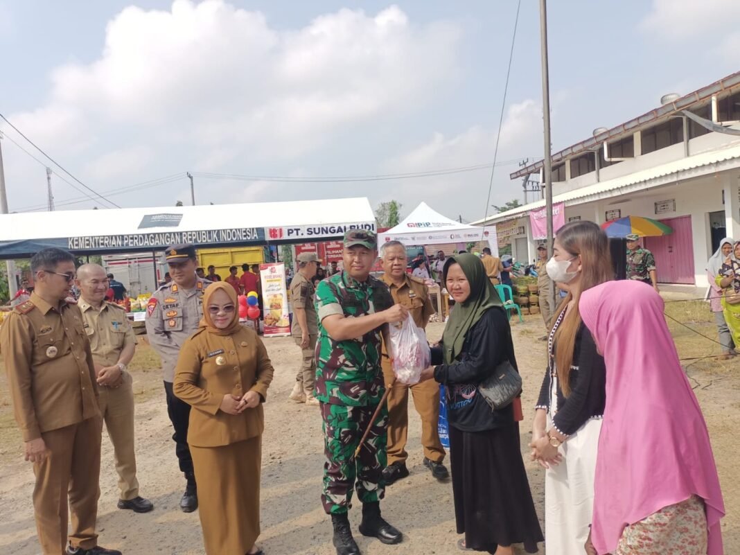 Dandim 0426/Tulang Bawang Hadiri dan Dukung Gerakan Pasar Murah di Mesuji