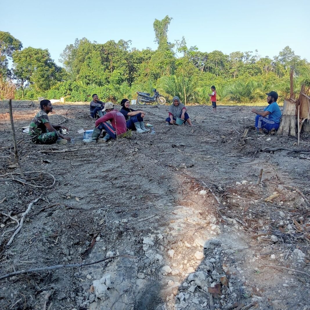 Di Sela Kegiatan, TMMD Reguler Ke-125 Kodim 1017/Lmd Perkuat Ketahanan Pangan di Desa Batu Kotam